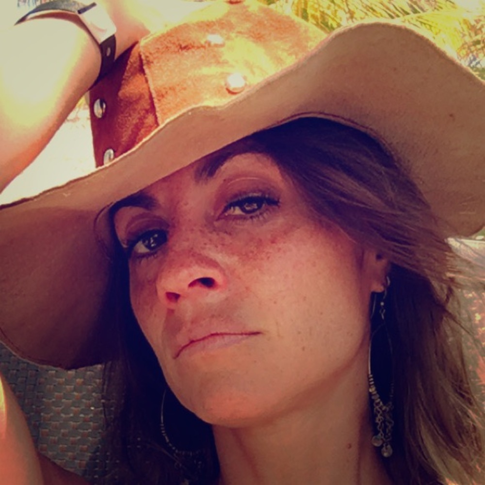 Meet your Posher, Cynthia